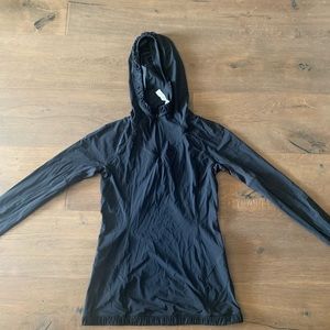 Lululemon hooded long sleeve exercise shirt never worn size 4 black